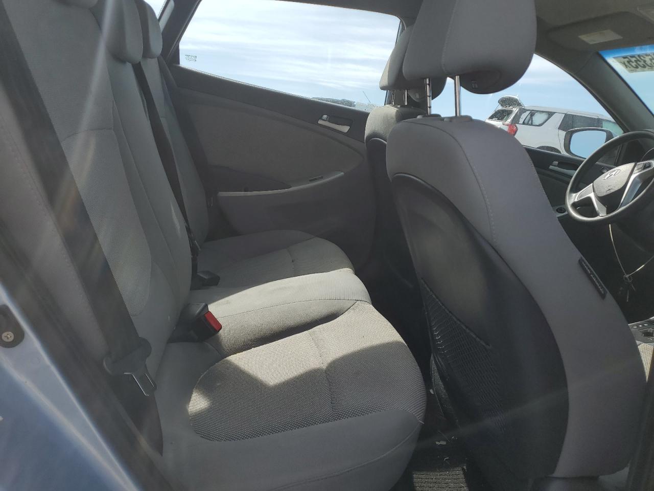 Hyundai ACCENT Gls Image 11