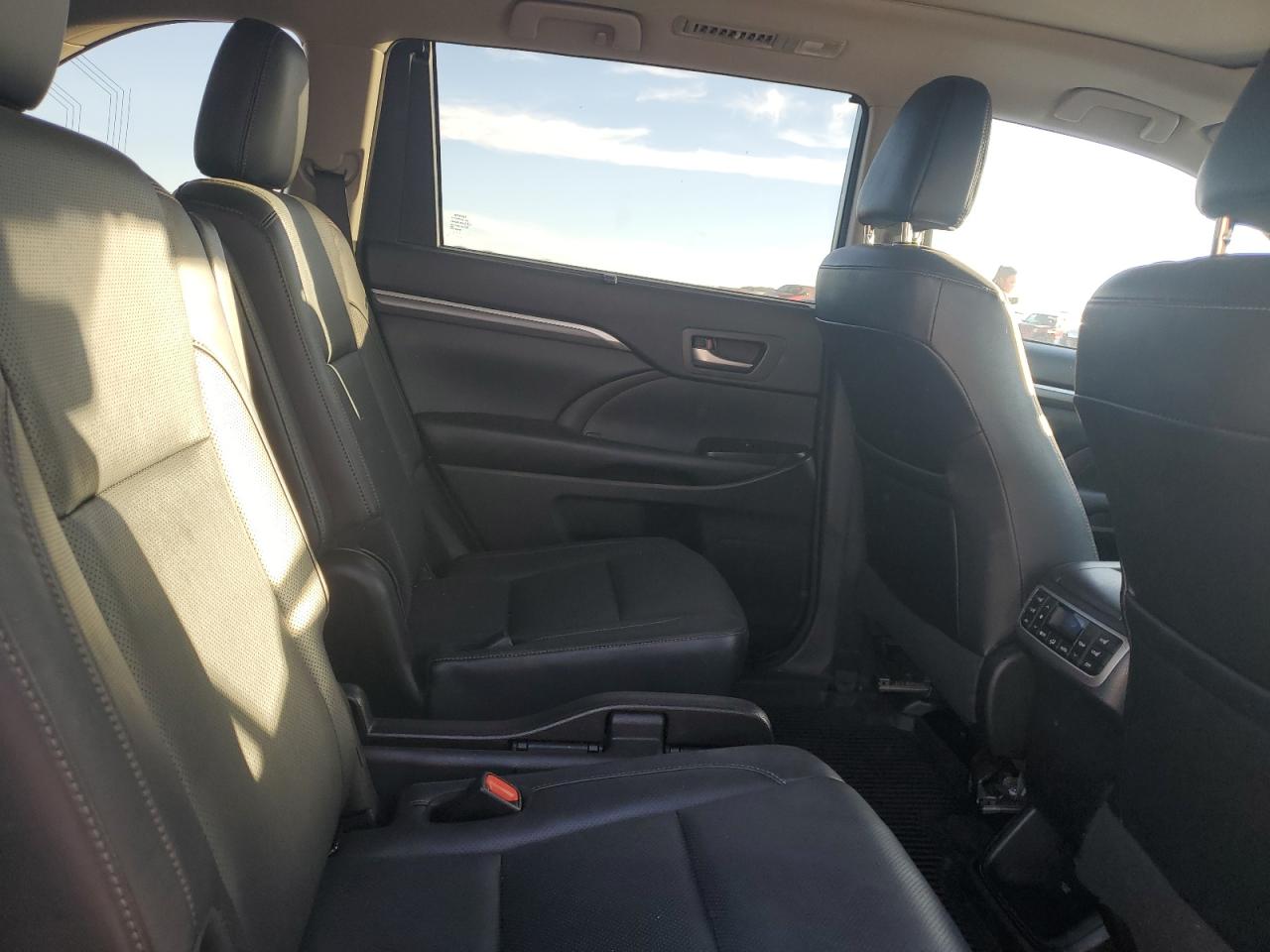 Toyota Highlander Limited Image 8