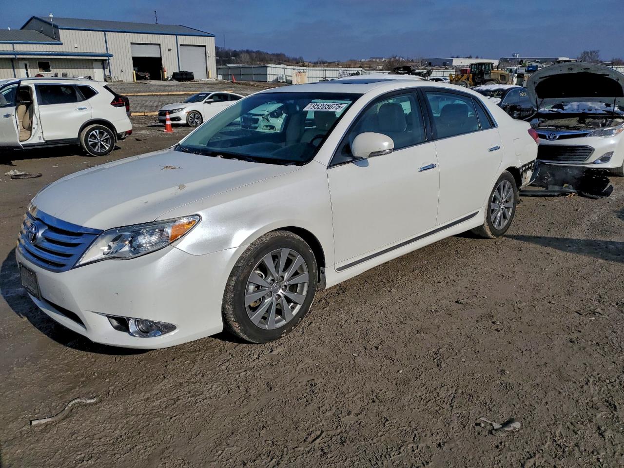 Toyota Avalon Base Image 1