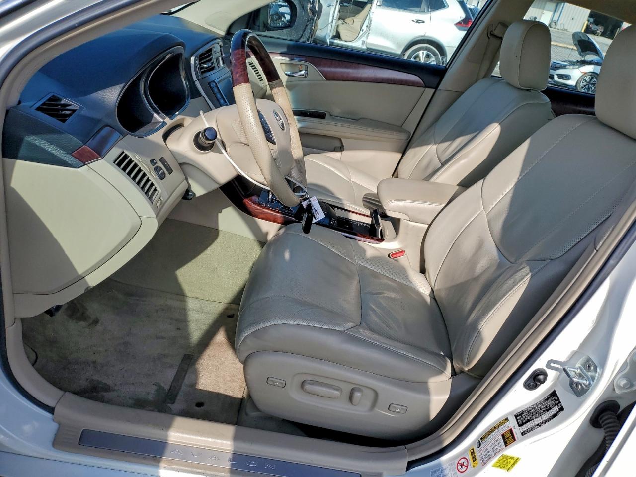 Toyota Avalon Base Image 7