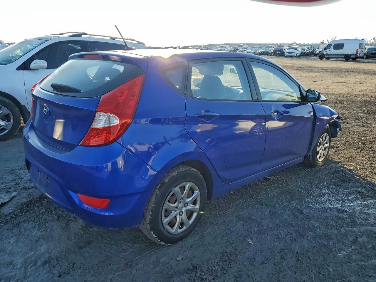 Hyundai ACCENT Gls Image 2