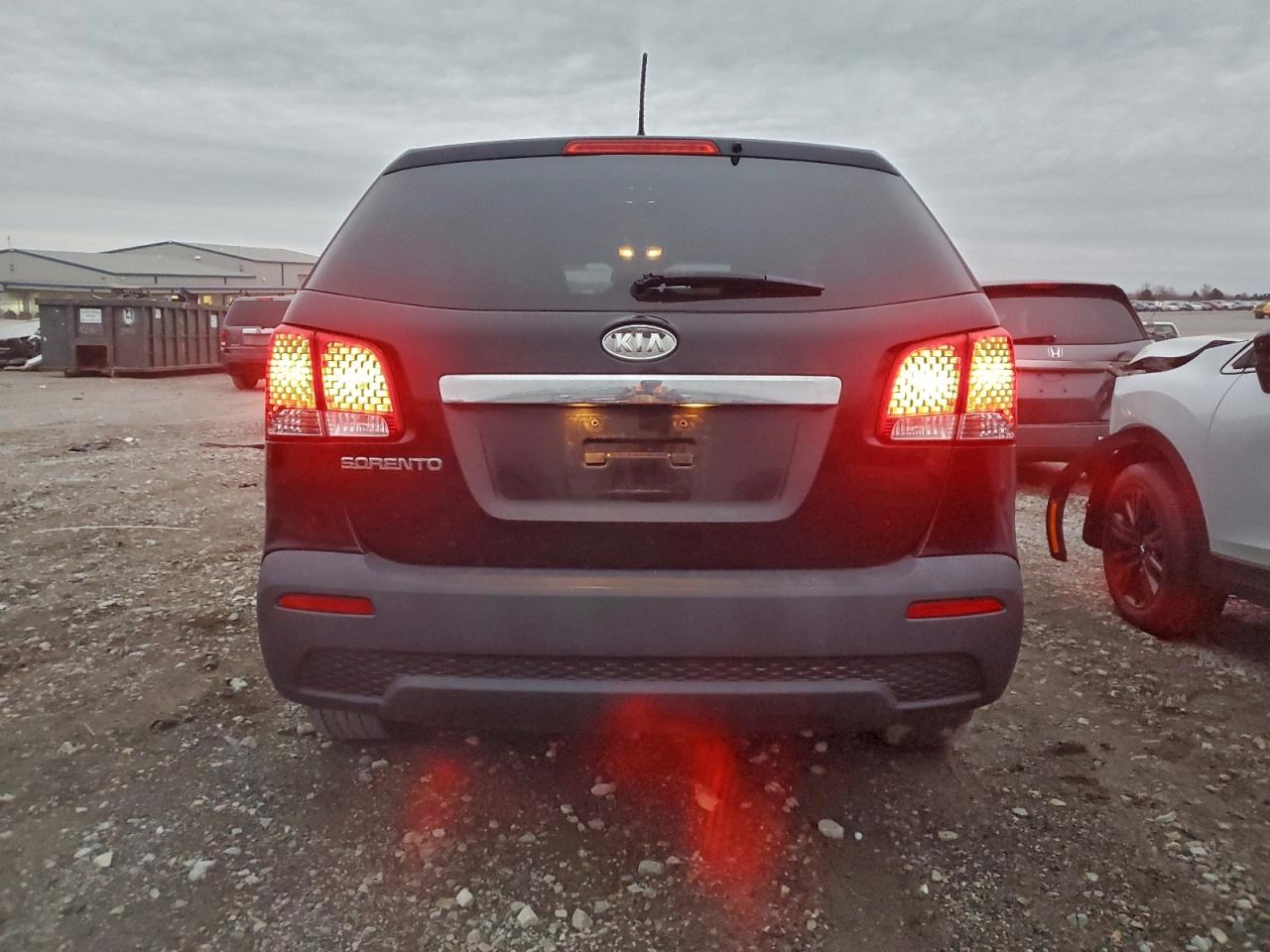 Kia Sorento Base Image 9
