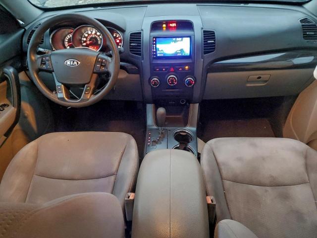 Kia Sorento Base Image 7