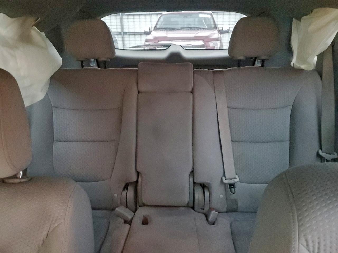 Kia Sorento Base Image 8