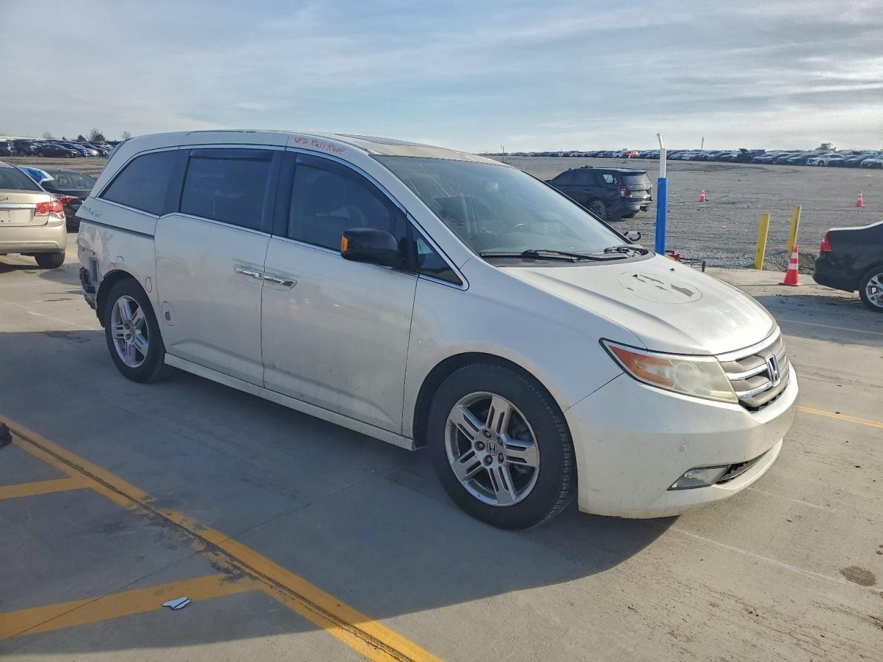 Honda Odyssey Touring Image 3