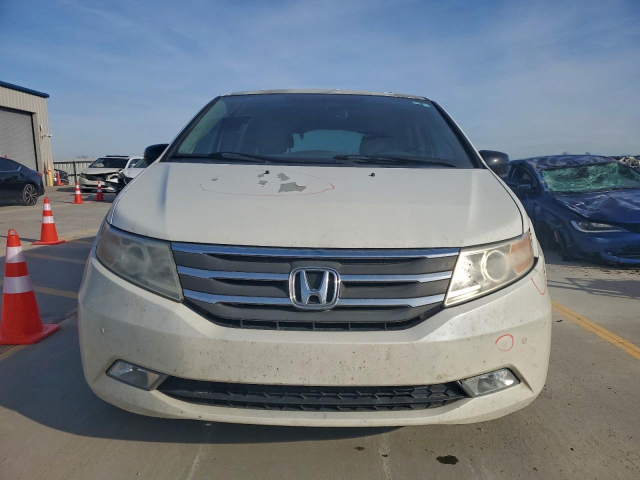 Honda Odyssey Touring Image 11