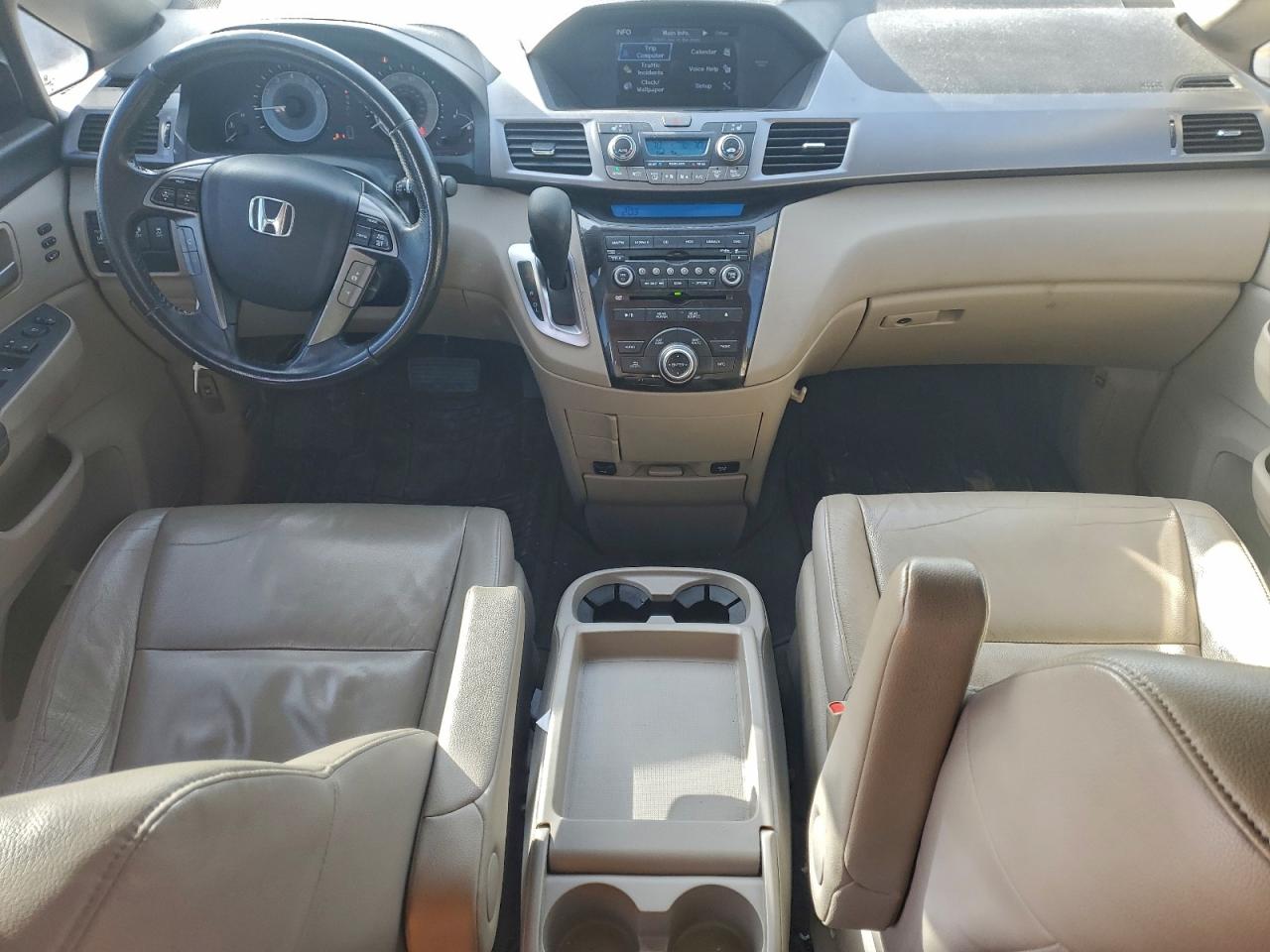 Honda Odyssey Touring Image 9