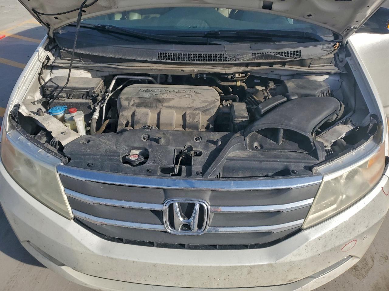 Honda Odyssey Touring Image 12