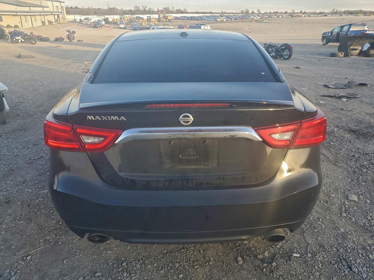 Nissan Maxima 3.5s Image 6