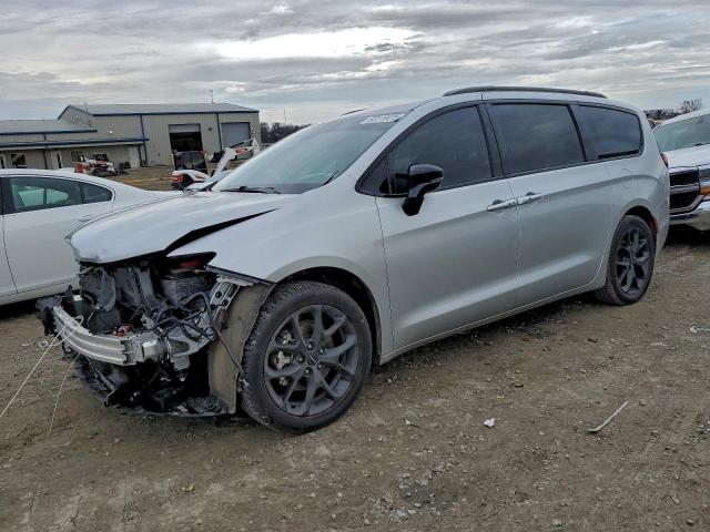  Salvage Chrysler Pacifica