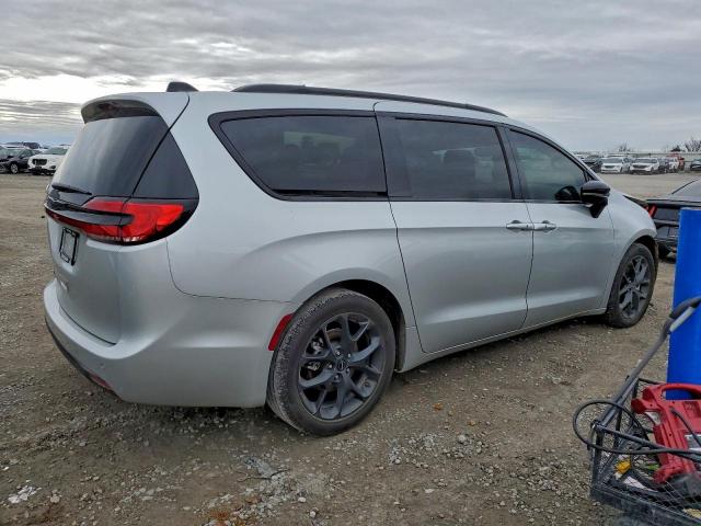 Chrysler Pacifica Touring L Image 6