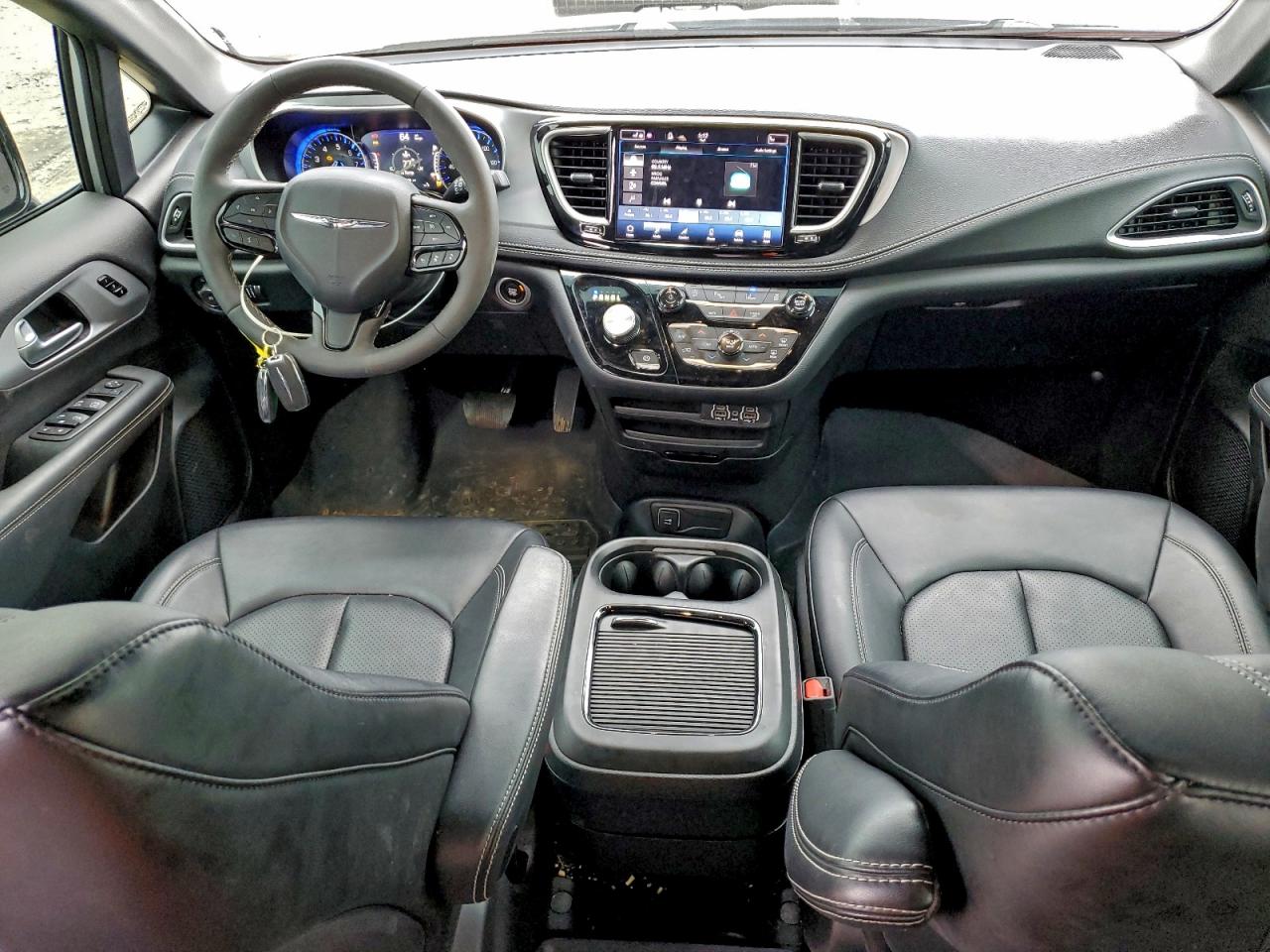 Chrysler Pacifica Touring L Image 4