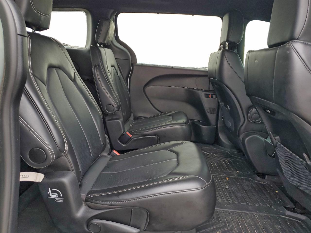 Chrysler Pacifica Touring L Image 8