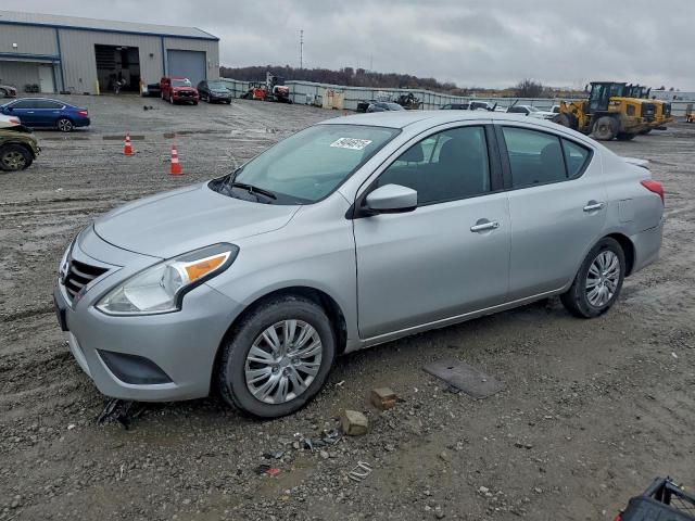 Nissan Versa S Image 1