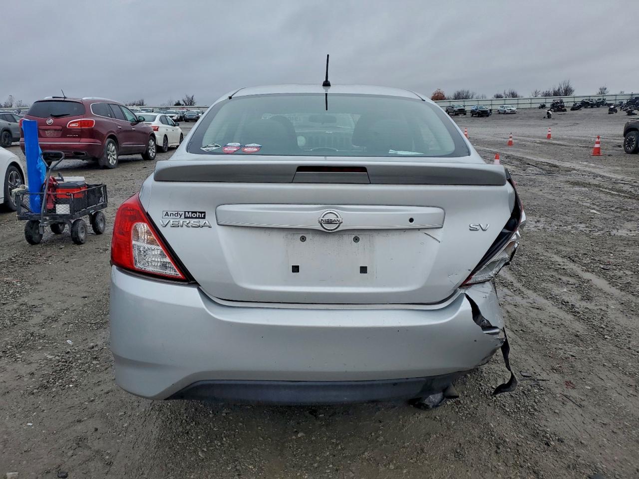 Nissan Versa S Image 8