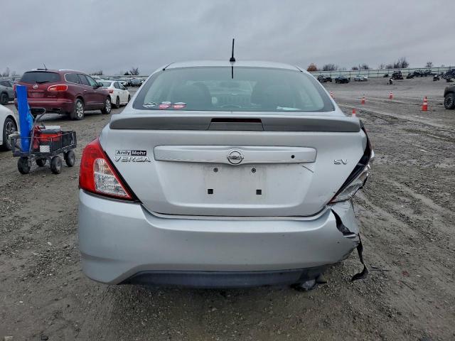 Nissan Versa S Image 8