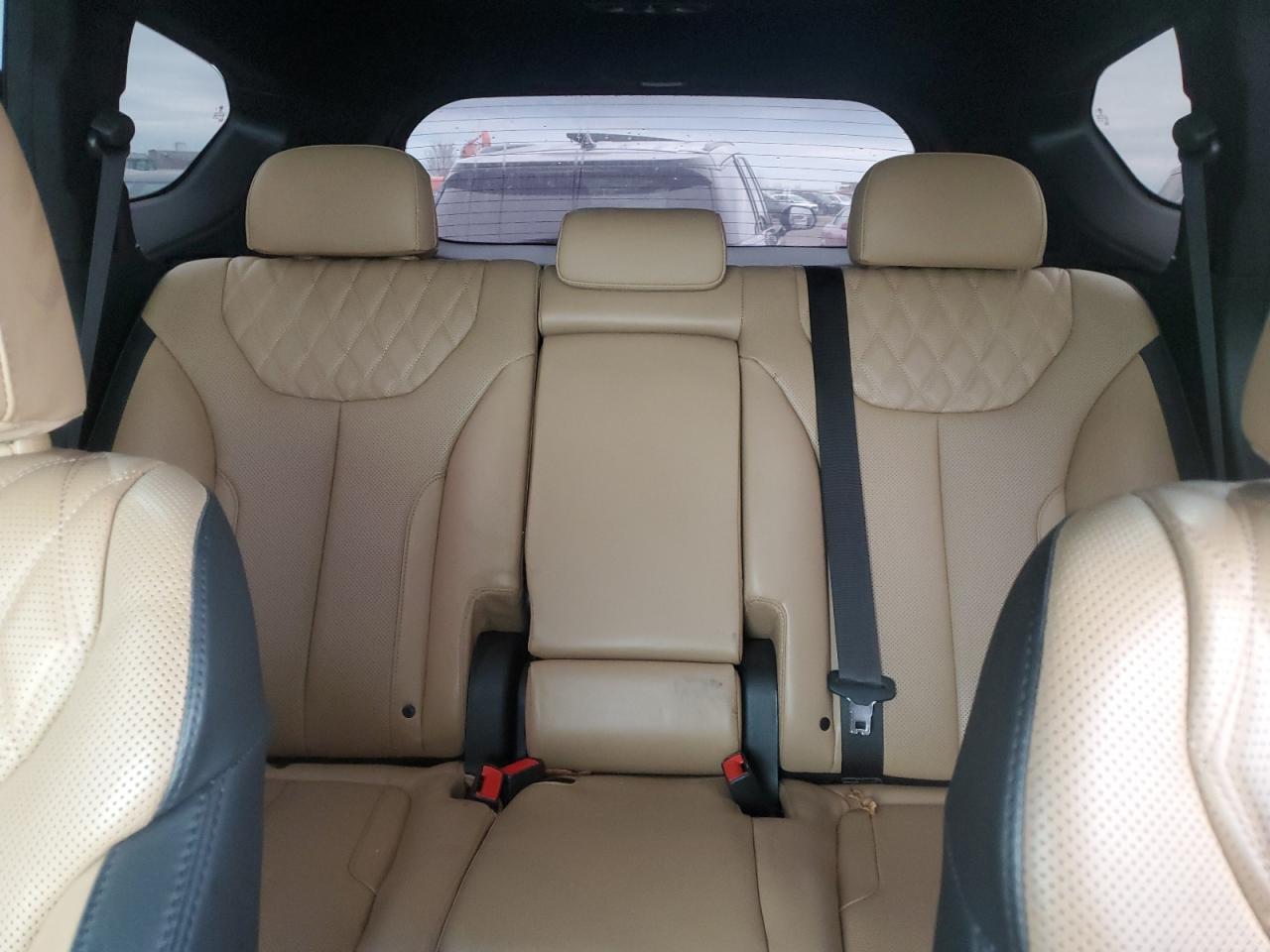 Hyundai SANTA FE Calligraphy Image 2