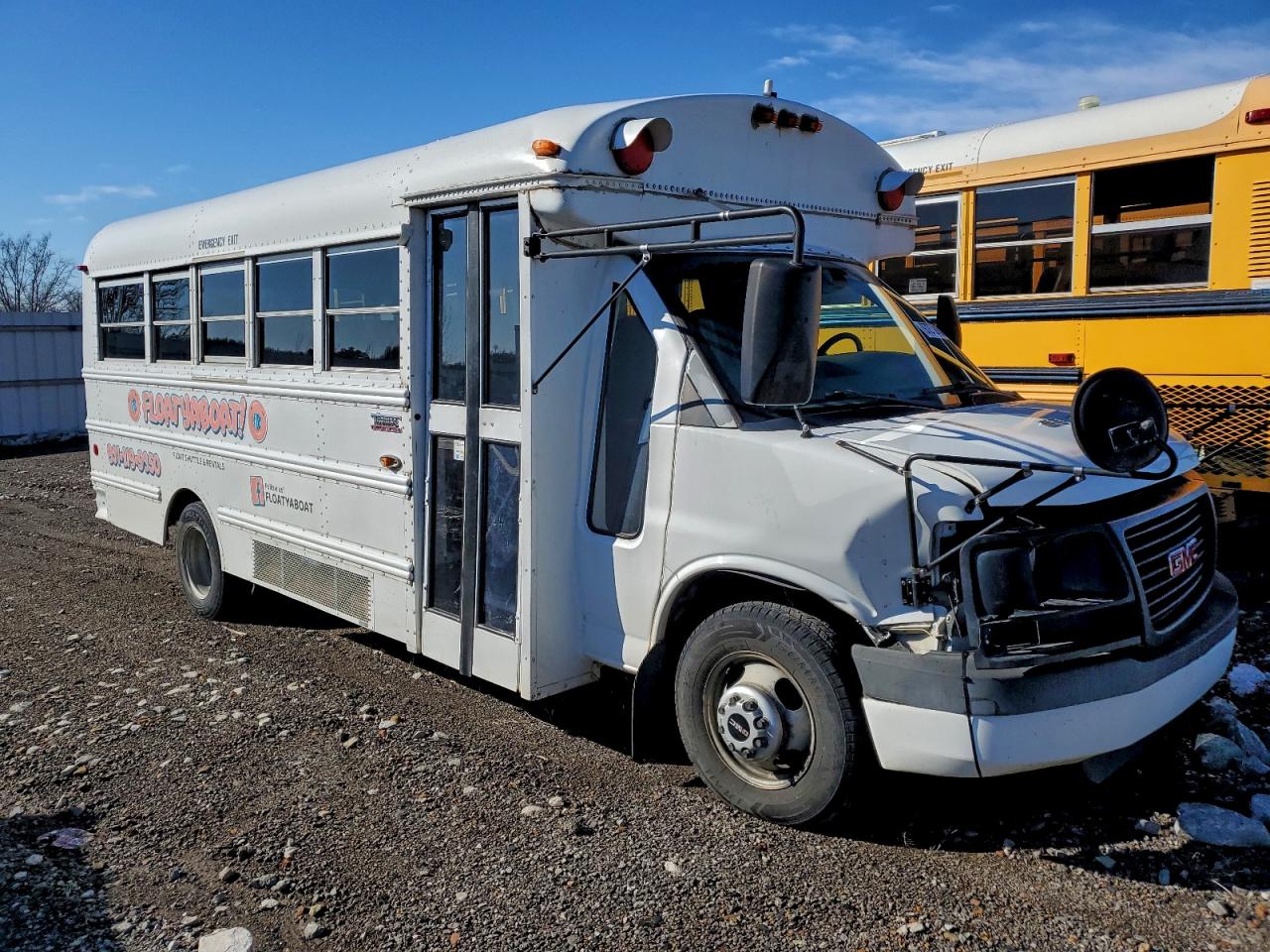 GMC Savana Cutaway G3500 Image 3