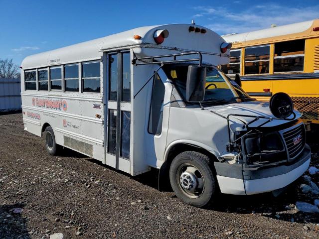 GMC Savana Cutaway G3500 Image 3