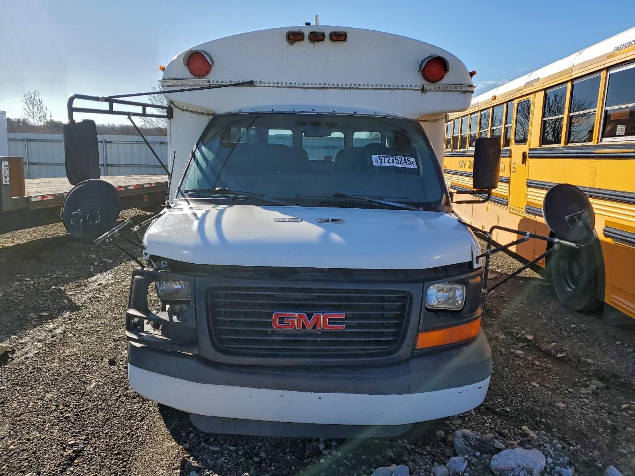 GMC Savana Cutaway G3500 Image 6