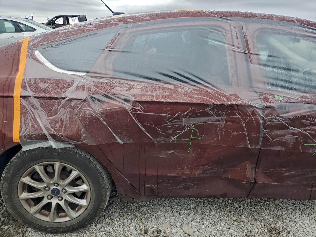 Ford Fusion S Image 2