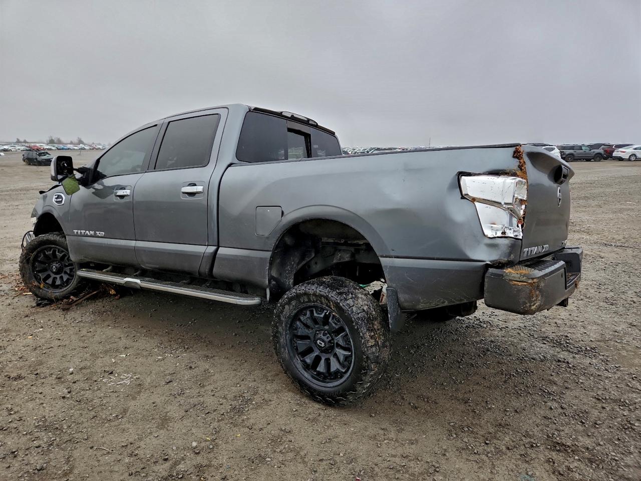 Nissan Titan Sl Image 6