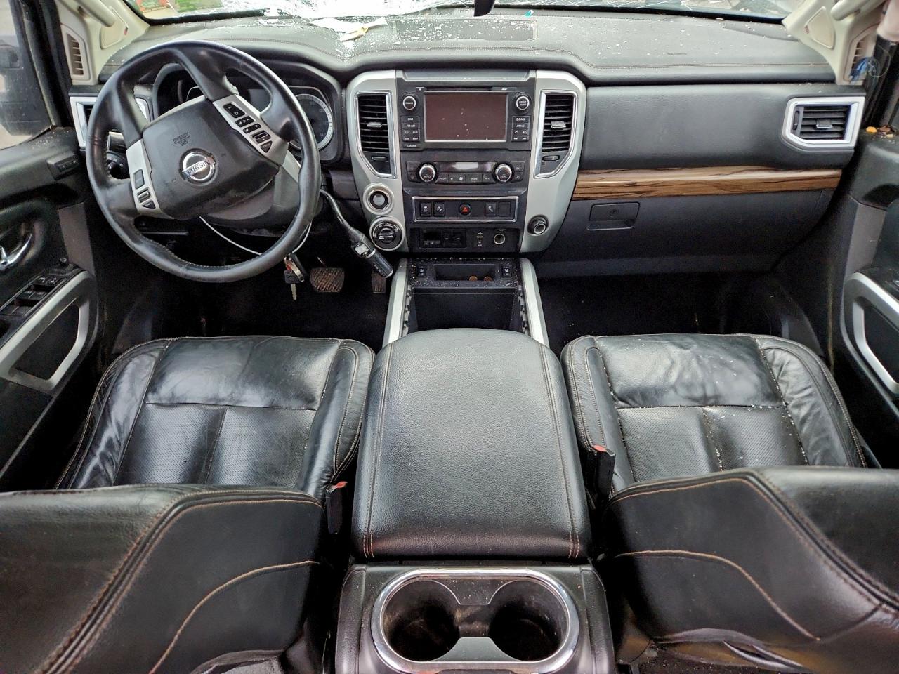 Nissan Titan Sl Image 12
