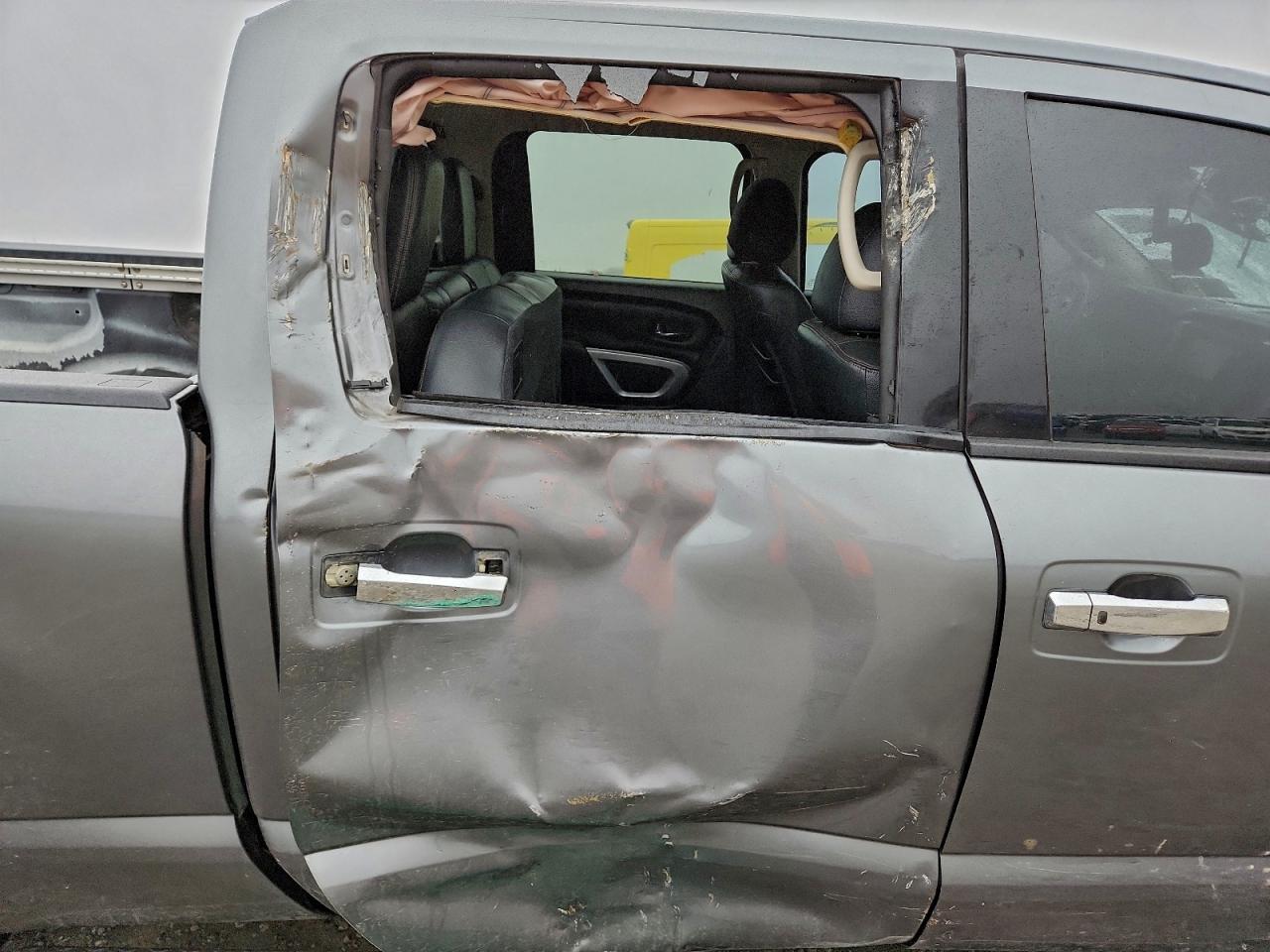 Nissan Titan Sl Image 7