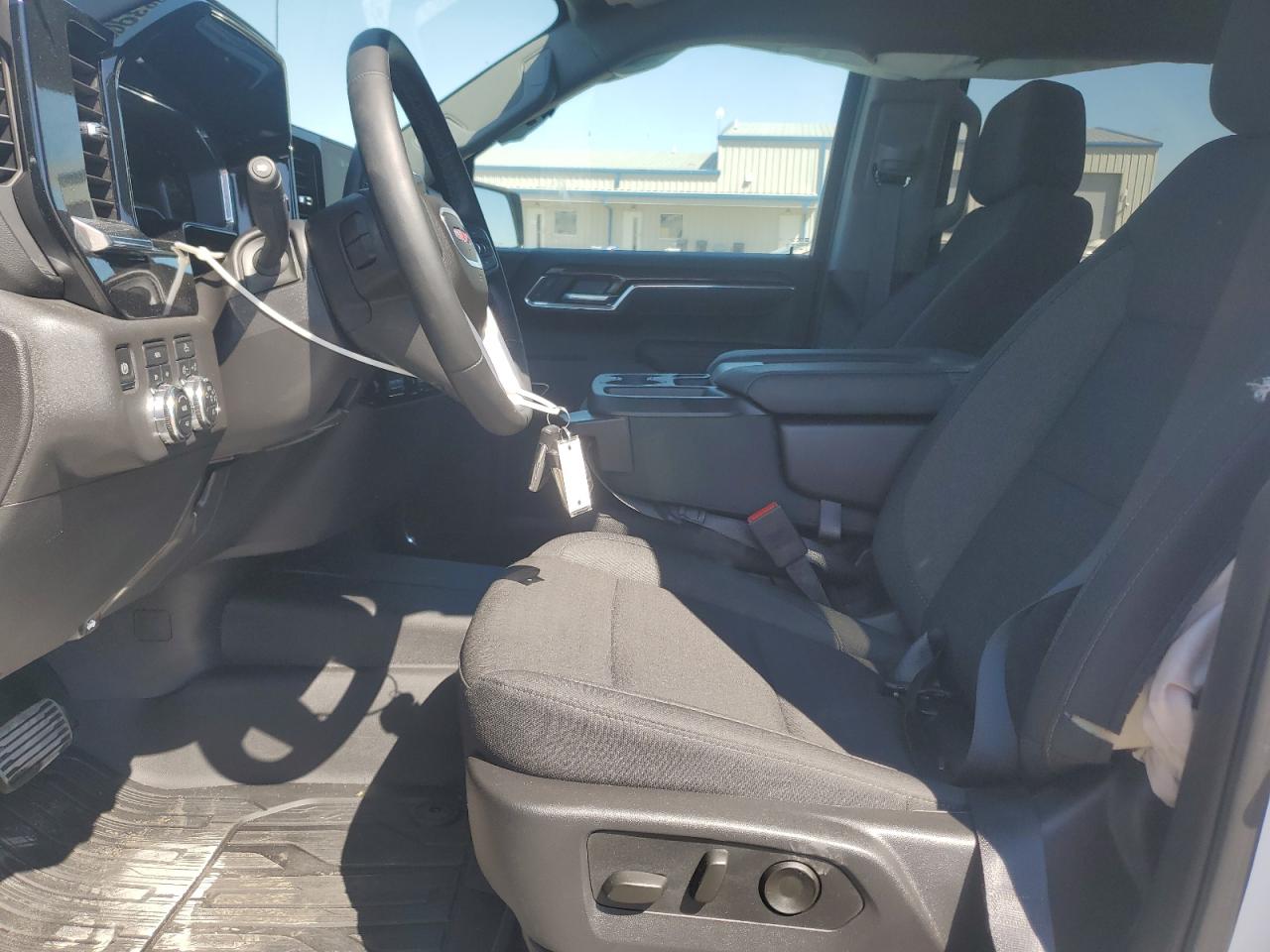 GMC Sierra K1500 Elevation Image 2