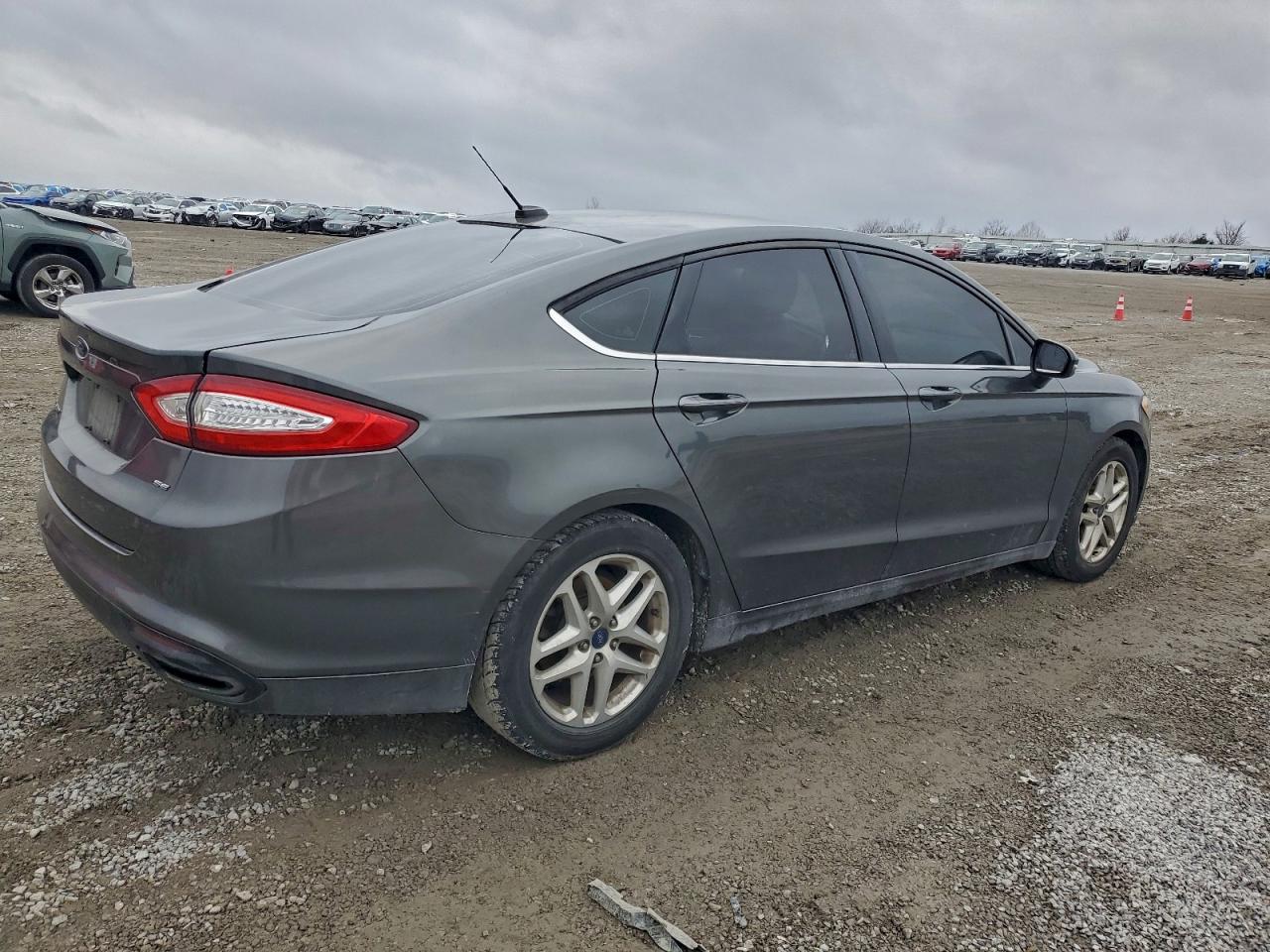 Ford Fusion Se Image 8
