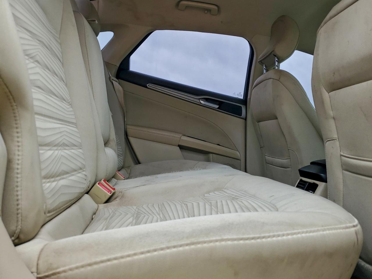 Ford Fusion Se Image 4