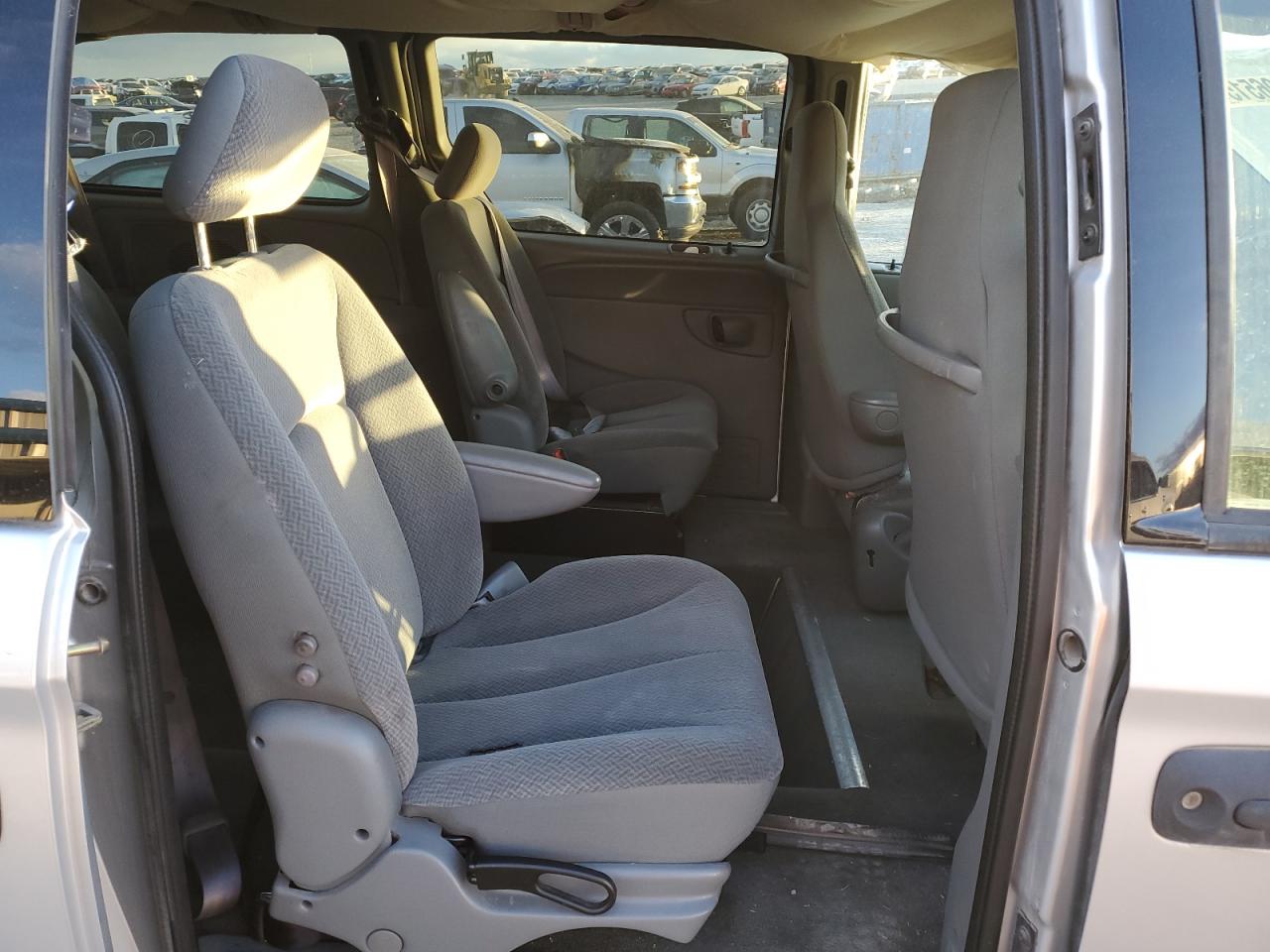 Dodge Caravan Se Image 6