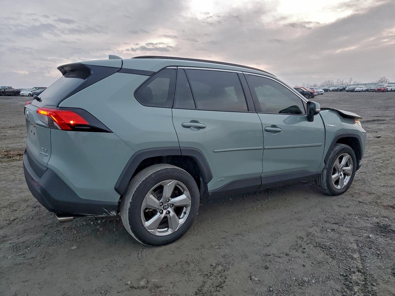 Toyota RAV4 Xle Premium Image 2