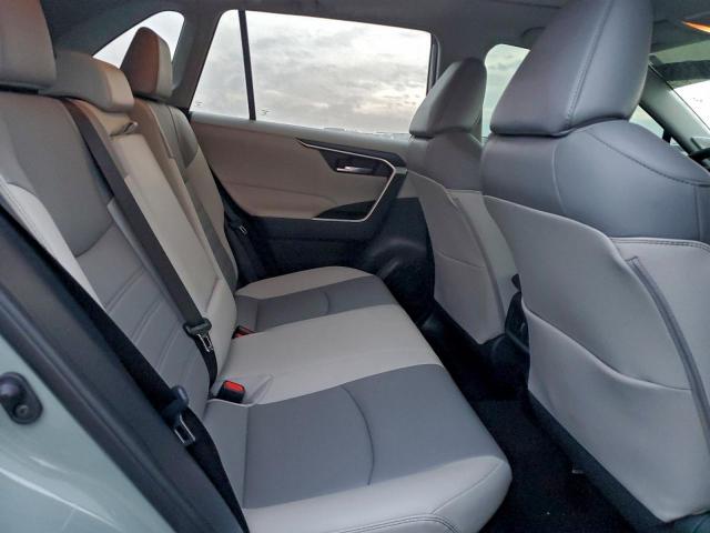 Toyota RAV4 Xle Premium Image 11