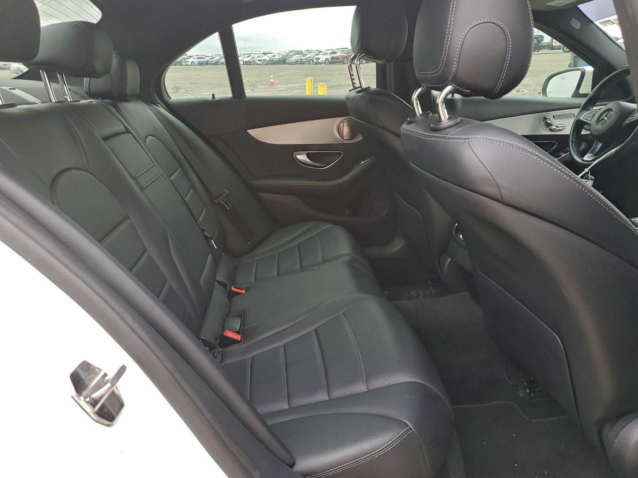 Mercedes-Benz C-Class 300 Image 11