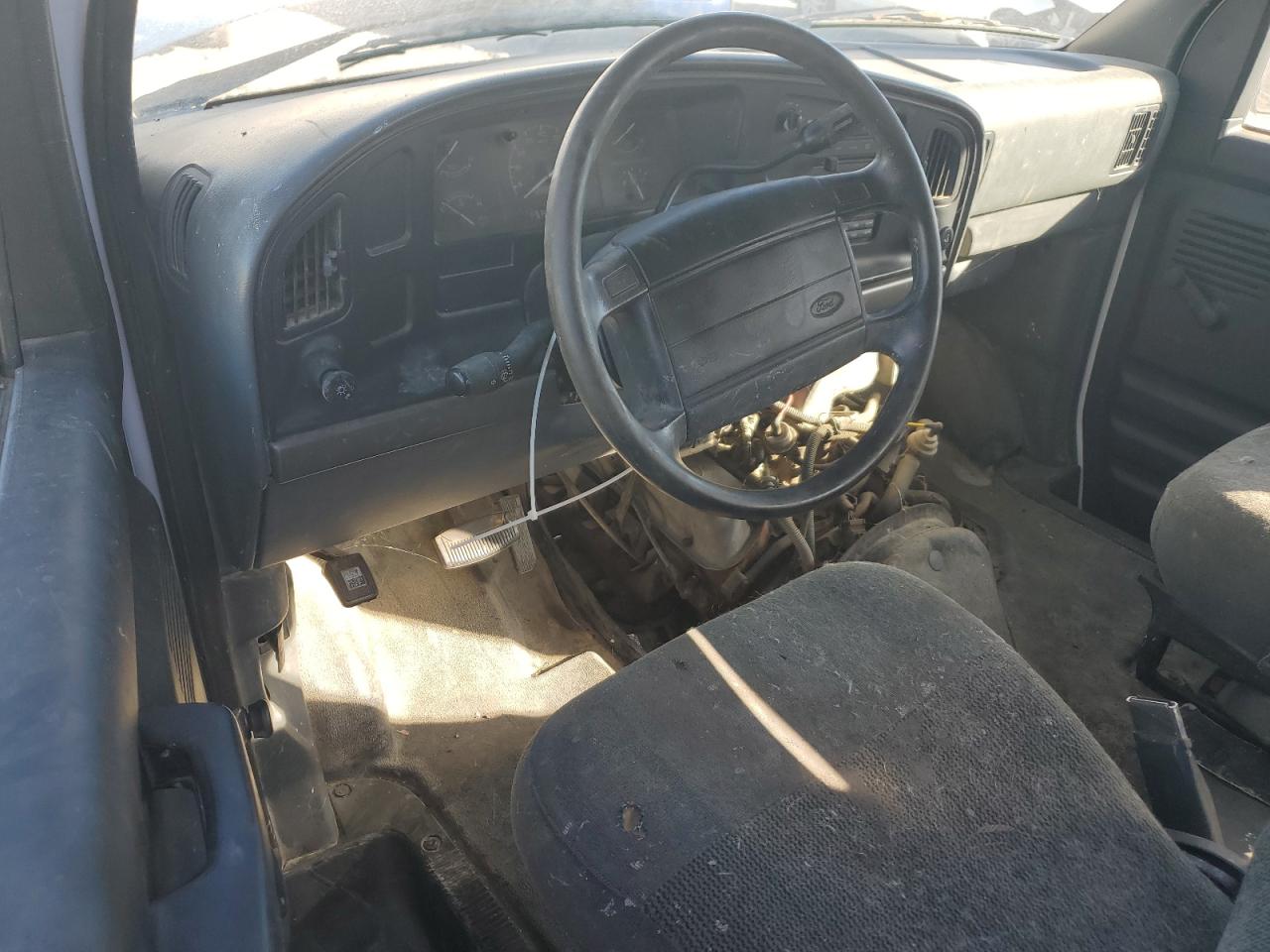 Ford E-150 E150 Van Image 12