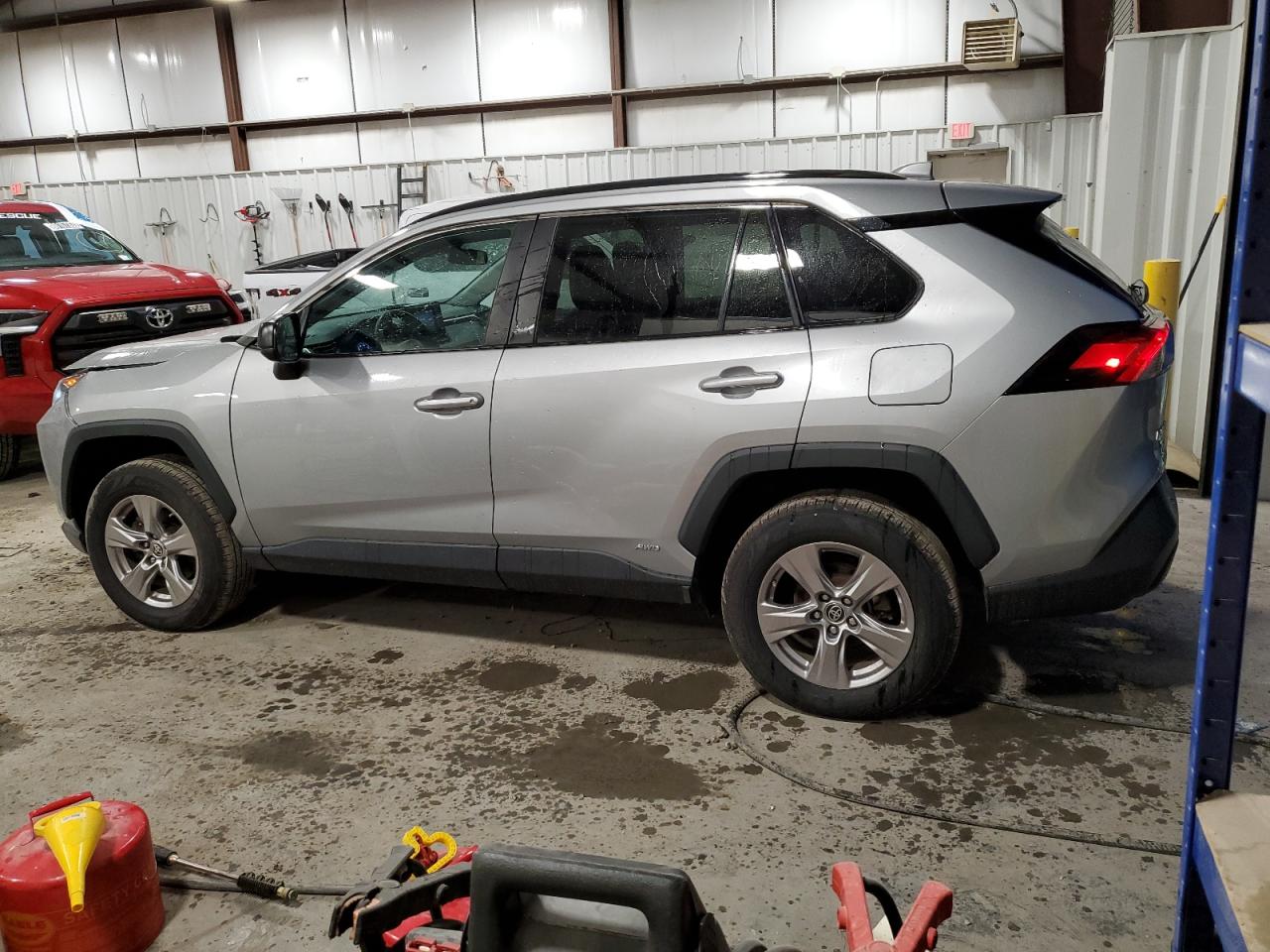 Toyota RAV4 Le Image 12