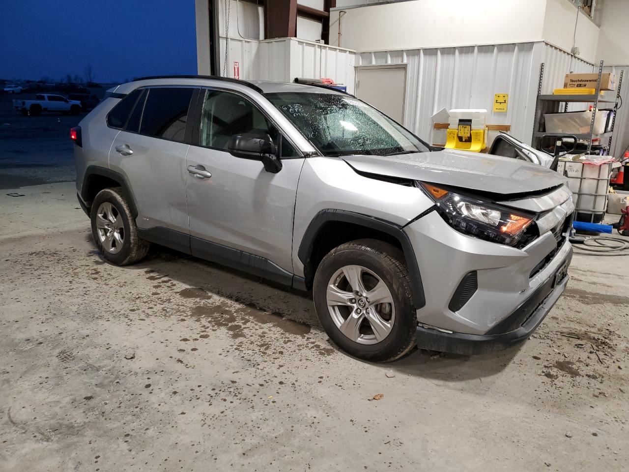 Toyota RAV4 Le Image 13