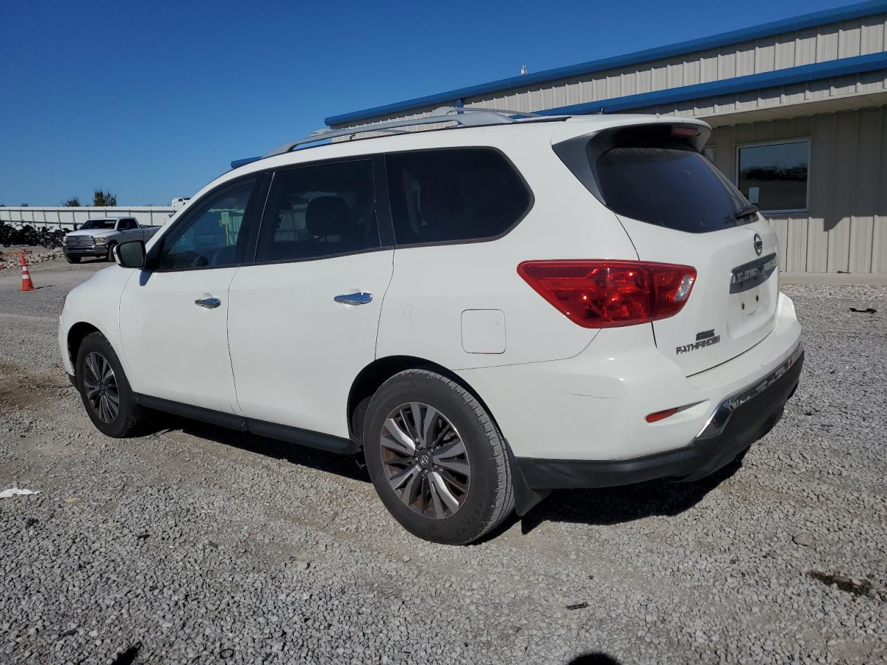 Nissan Pathfinder S Image 10