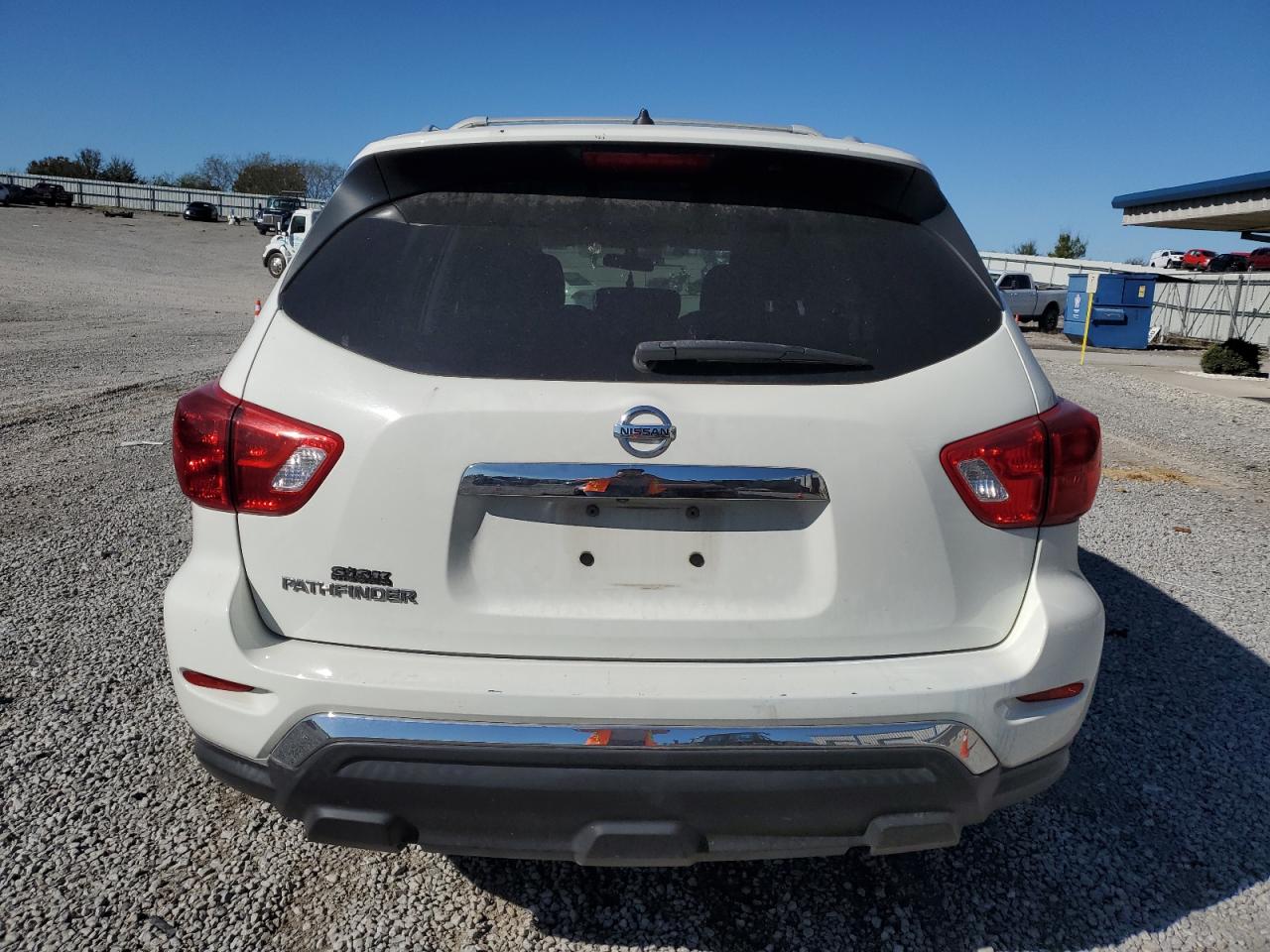 Nissan Pathfinder S Image 9