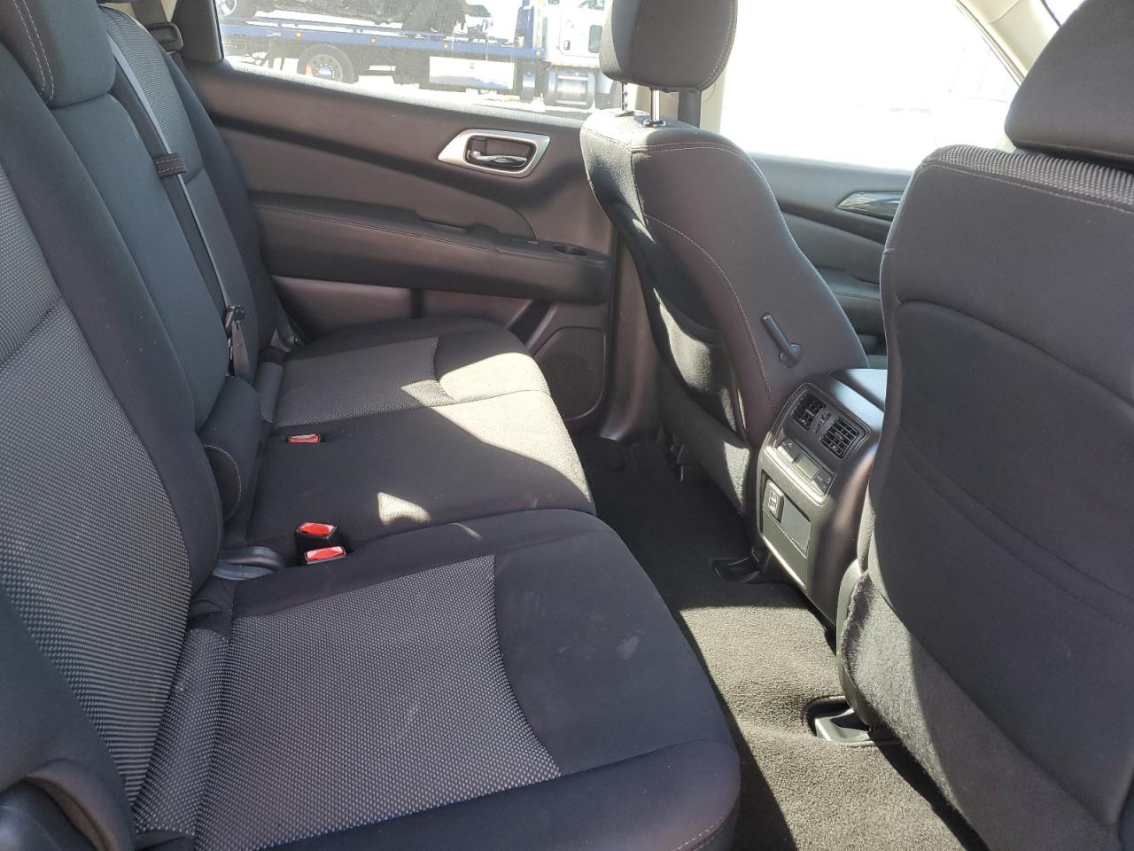 Nissan Pathfinder S Image 13