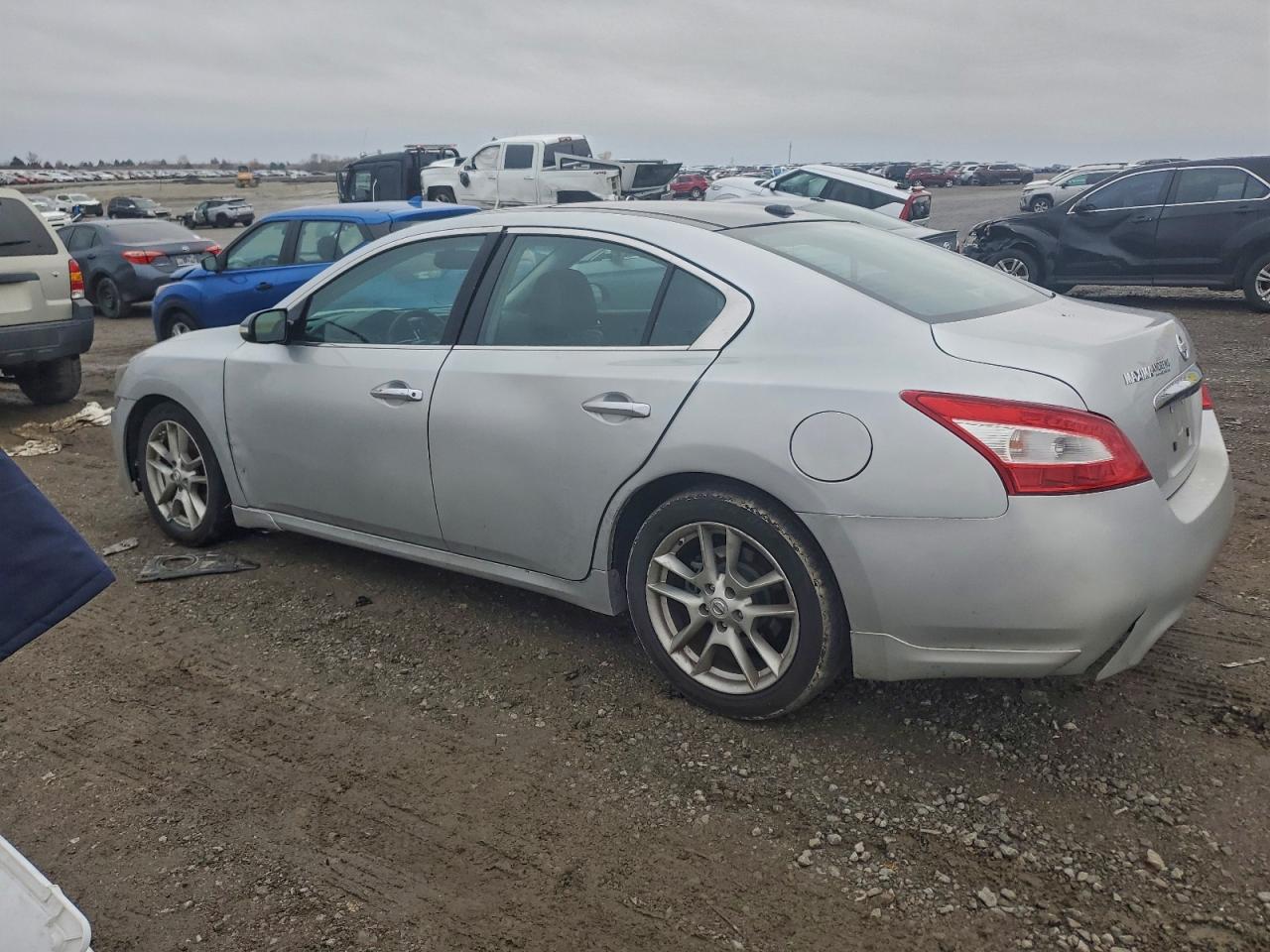 Nissan Maxima S Image 5