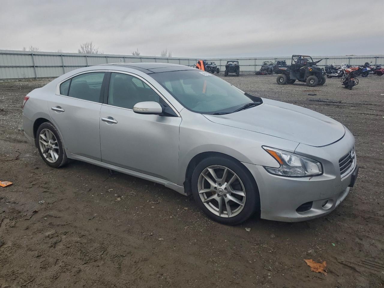 Nissan Maxima S Image 10