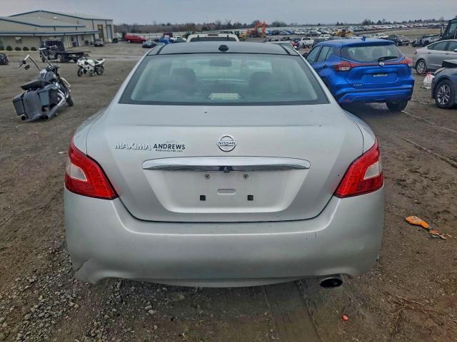 Nissan Maxima S Image 9