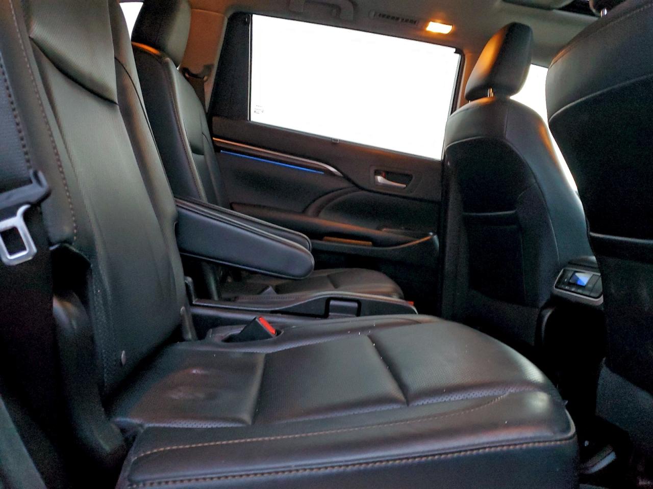 Toyota Highlander Limited Image 8