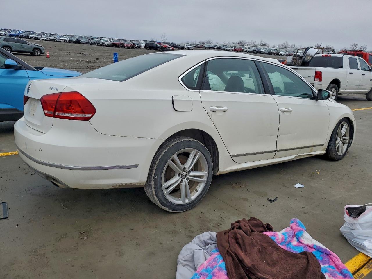 Volkswagen Passat Sel Image 10