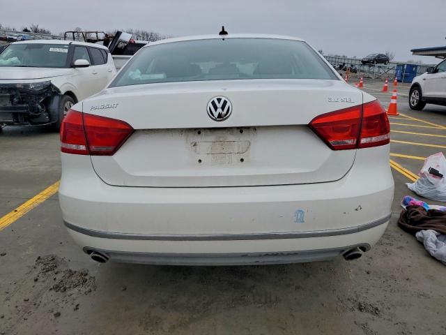 Volkswagen Passat Sel Image 7