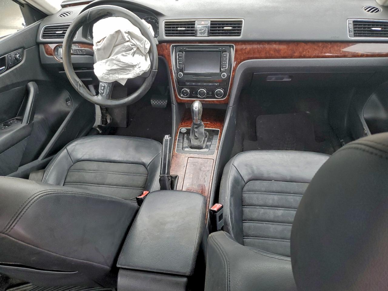 Volkswagen Passat Sel Image 4